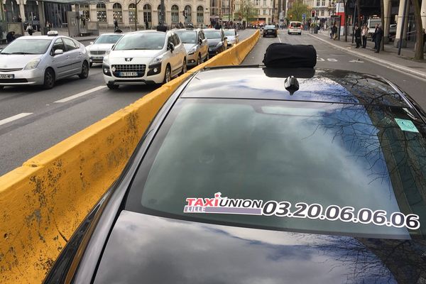 Manifestation des taxis à Lille ce jeudi.