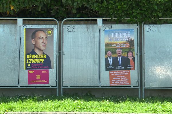 Toutes les communes ont l'obligation de mettre à disposition la place pour afficher les 38 listes des élections européennes 2024.