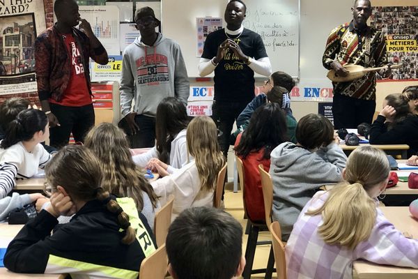 Le groupe de slam Afrikan'Da en atelier au collège de Bléré dans le  festival Plumes d'Afrique 37