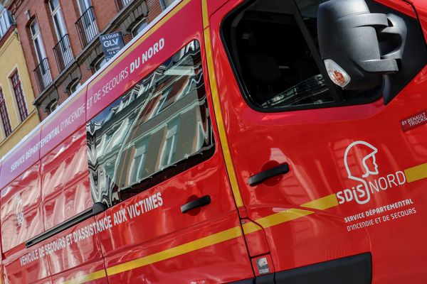 Les secours sont intervenus à Avesnes-sur-Helpe, où un immeuble de la rue de Mons menace de s'effondrer.