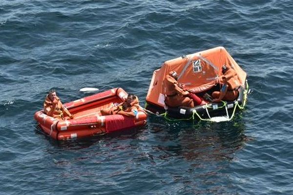 Les naufragés du Marie Louis ont été hélitreuillés depuis leurs radeaux de survie