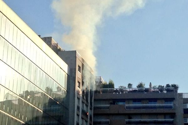 L'incendie s'est déclaré au 32 rue Guersant dans le 17ème arrondissement