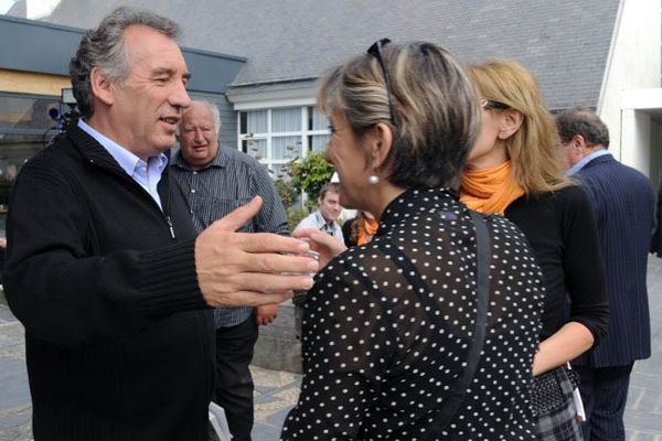 François Bayrou accueille des militants du Modem. 