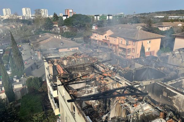 Un immeuble toulousain a pris feu, plusieurs appartements ont été détruits