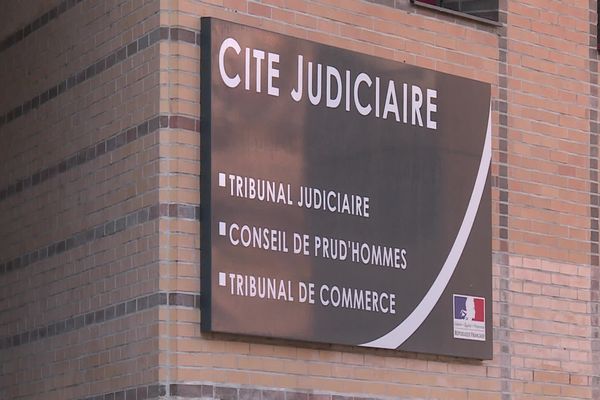 Le suspect a été présenté dans la matinée du vendredi 29 novembre à un juge des libertés et de la détention du tribunal judiciaire de Dijon (Côte-d'Or)