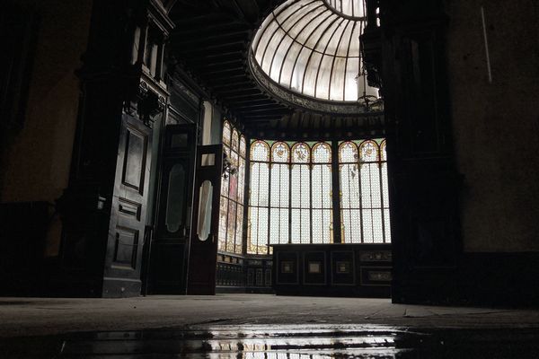 Bien que le jardin d'hiver du Cercle Turgot soit somptueux, difficile d'imaginer une époque fastueuse dans ce bâtiment abandonné pendant plusieurs années.