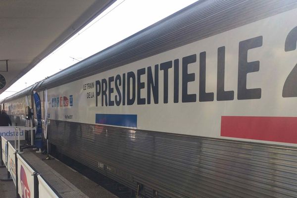 Le train de la présidentielle à quai, pendant deux jours, à la gare SNCF de Clermont-Ferrand (63).