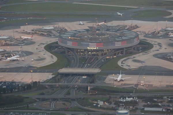 Un projet de loi veut privatiser le Groupe ADP (anciennement Aéroports de Paris) qui détient notamment l'aéroport de Roissy - Charles de Gaulle.