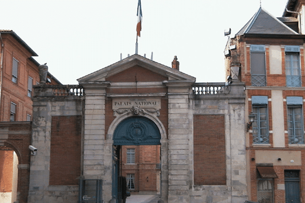 L'entrée de la Préfecture à Toulouse