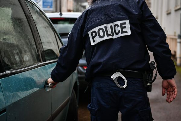 Un homme se fait poignarder à 21 h, ce dimanche 20 octobre, à Marseille dans un boulodrome.