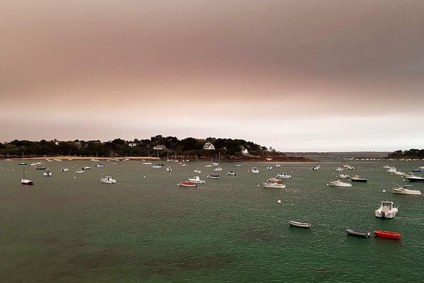 Saint-Briac et son ciel chargé de sable ce lundi 16/10/2017