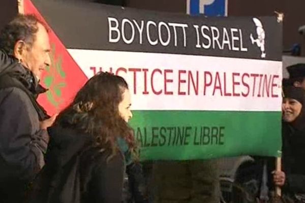 Les manifestants réclament le boycott militaire d'Israel