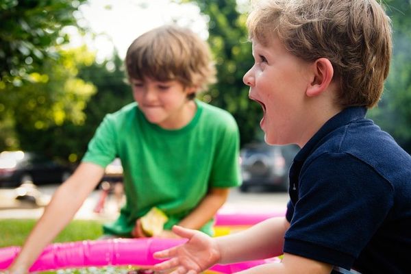 Enfants qui jouent