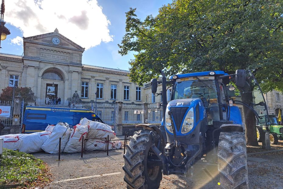 Manifestation Des Agriculteurs à Agen Contre La Fin De La Détaxe Du ...