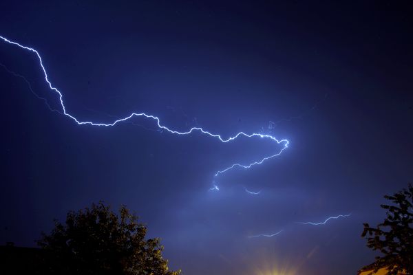 Les épisodes d'orages devraient débuter vers 15 heures.