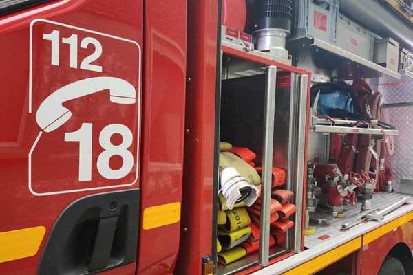 54 pompiers du SDIS 78 mobilisés pour éteindre un incendie à Mantes-la-Ville.