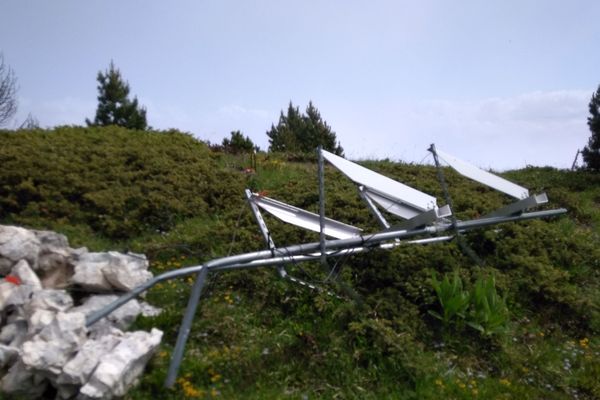 La structure métallique sur laquelle étaient fixés les panneaux solaires