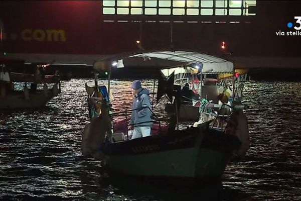 Lundi 10 décembre 2018, les pêcheurs d'Ajaccio ont partiellement bloqué le port de commerce. 