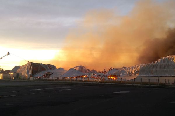 En milieu d’après-midi, un important incendie s’est déclaré dans une entreprise de Thiers, mercredi 24 janvier. D’importants moyens de secours ont été dépêchés sur place.
