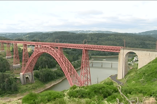 Le viaduc de Garabit, dans le cantal.