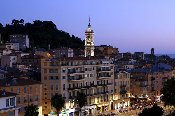 Le Vieux-Nice à la tombée de la nuit.