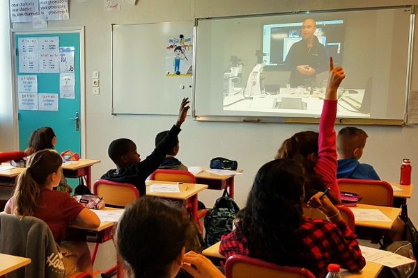 Une classe connectée avec un animateur scientifique d'Océanopolis