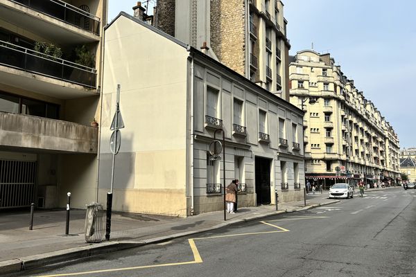 Sur une quinzaine de dossier par mois, la Commission du Vieux Paris reçoit 2 à 3 dossiers concernant la démolition de maisons faubouriennes de ce type, comme ici, le 190 rue de Vaugirard.