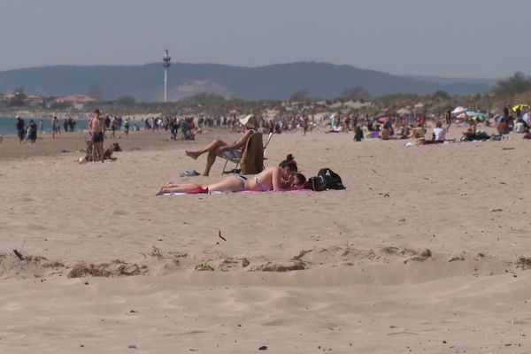 Du monde sur les plages ce samedi 3 avril.