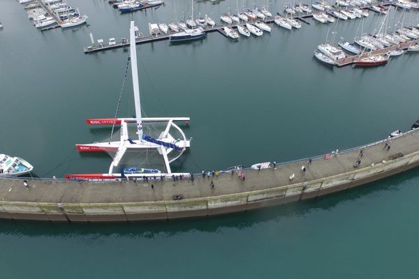 IDEC Sport en stand-by à Brest dans l'attente de la meilleure fenêtre météo pour s'élancer dans le Trophée Jules Verne