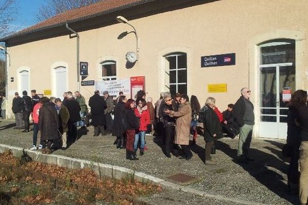 Mobilisation devant la gare de Quillan