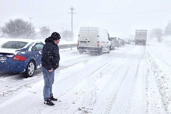 La circulation était à l'arrêt ce lundi en fin de matinée sur la RN 13 dans le sens Cherbourg-Caen