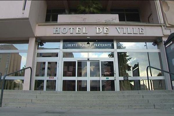 La mairie de Vitrolles dans les Bouches-du-Rhône