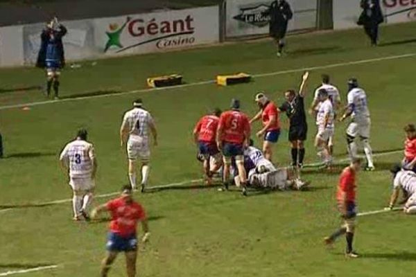 Un essai tout en puissance d'Adrien Pélissié à la 51ème minute, le 2ème essai du Stade Aurillacois qui l'a emporté (20-13) samedi à domicile face à Colomiers.