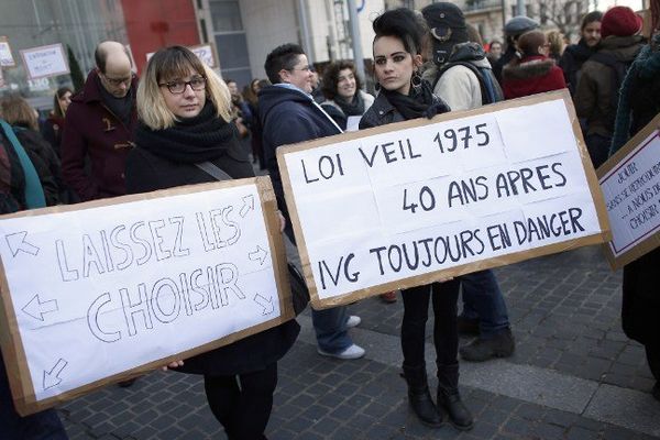 Manifestation Pro-avortement pour défendre les droits de l'avortement en réaction à une manifestation anti-avortement, dimanche 19 janvier à Paris 