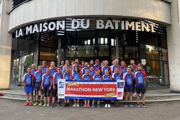 Photo prise peu de temps avant le départ juste avant que les 170 coureurs alsaciens n’apprennent la nouvelle. 