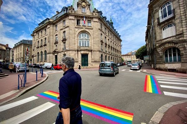 Cinq passages piétons arborent désormais les couleurs de l'arc-en-ciel à Limoges