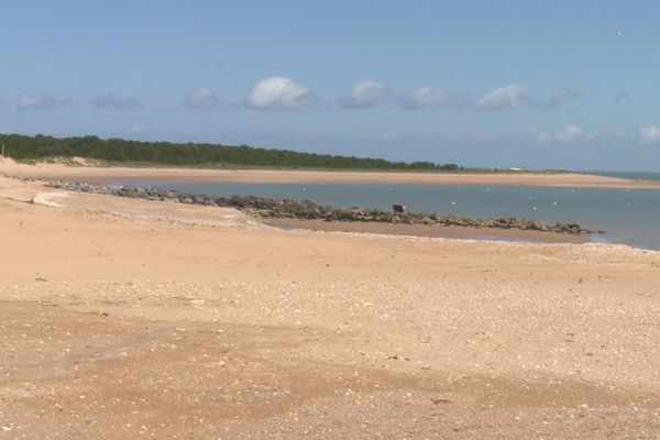 Une plage de l'Île d'Oléron, déserte au moins jusqu'au 11 mai