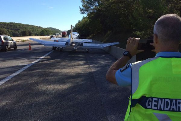 L'avion s'est posé sur l'A8