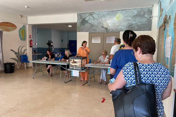 Comme ici à Ajaccio, dans le quartier de Pietralba, tous les bureaux de vote de l'île ont ouvert à 8 heures.