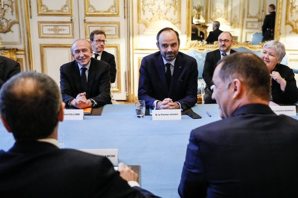 Illustration / Jean-Guy Talamoni et Gilles Simeoni font face à Edouard Philippe lors d'une visite à Matignon, en janvier 2018.