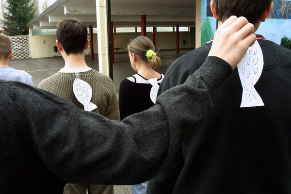 Le traditionnel poisson d'avril ne s'est pas décliné dans les cours de récréation cette année, samedi oblige, mais les acteurs azuréens qui ont participé à cette journée mondiale de la blague n'ont pas manqué d'imagination.