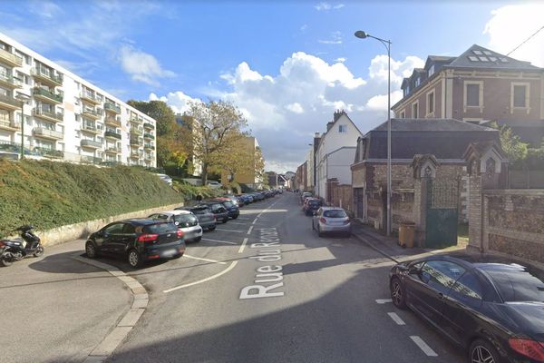 La rue du Renard à Rouen bientôt payante ? Les habitants soumis à un vote.