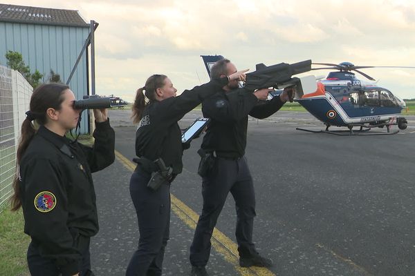 L'unité de lutte anti-drone s'entraine sur l'aéroport de Caen-Carpiquet, le 4 juin 2024