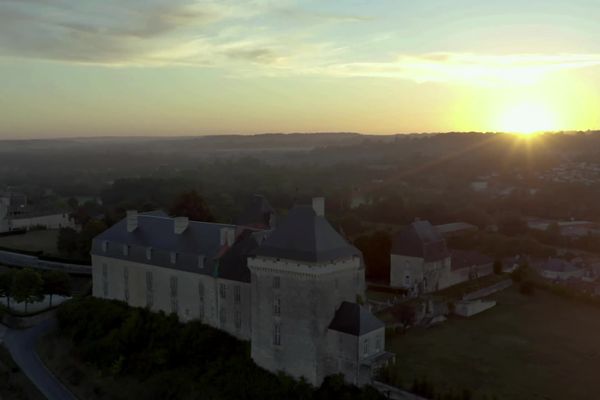 Le château de Chalais, vu du ciel. 