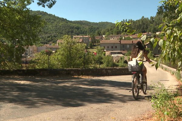 La Dolce Via, randonnée cyclable de 90 kilomètres, suit le tracée d'une ancienne voie de chemin de fer.