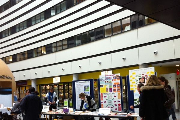 Dans le Hall du pôle Femme Enfant Hématologie du CHU de Caen une information médicale gratuite est dispensée jusqu'au 16 octobre