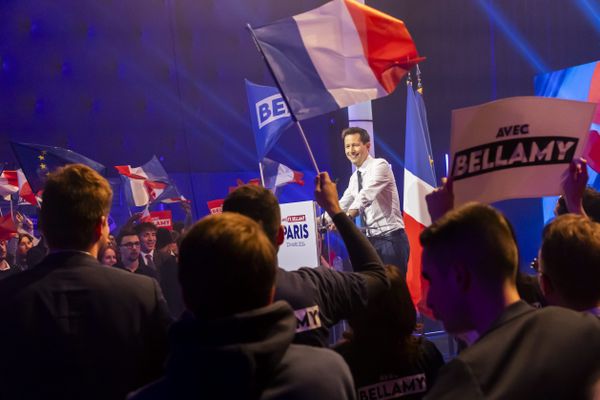 François-Xavier Bellamy en campagne à Paris. Il est la tête de liste LR aux prochaines élections européennes.