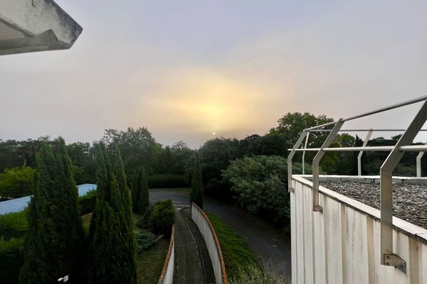 Mardi 5 septembre, une grande partie de la région Occitanie fait face à un épisode de pollution atmosphérique majeur, principalement causé par une masse d'air chargée de particules désertiques présente sur le massif pyrénéen.