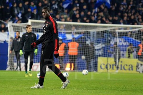 Le 20 janvier 2017, lors du match Bastia - Nice, des cris de singe résonnent alors que l'attaquant star niçois, Mario Balotelli, s'échauffe. 