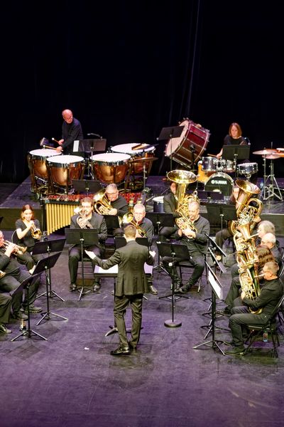 Aujourd’hui les vingt-huit musiciens officient en mode fanfare ou en une version plus moderne de ce type d’ensemble : le brass band.